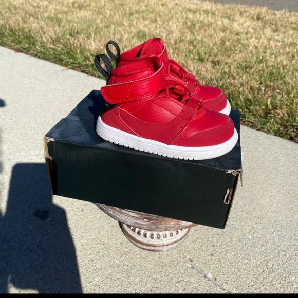 BABY JORDANS..INFANT - Picture 2 of 7